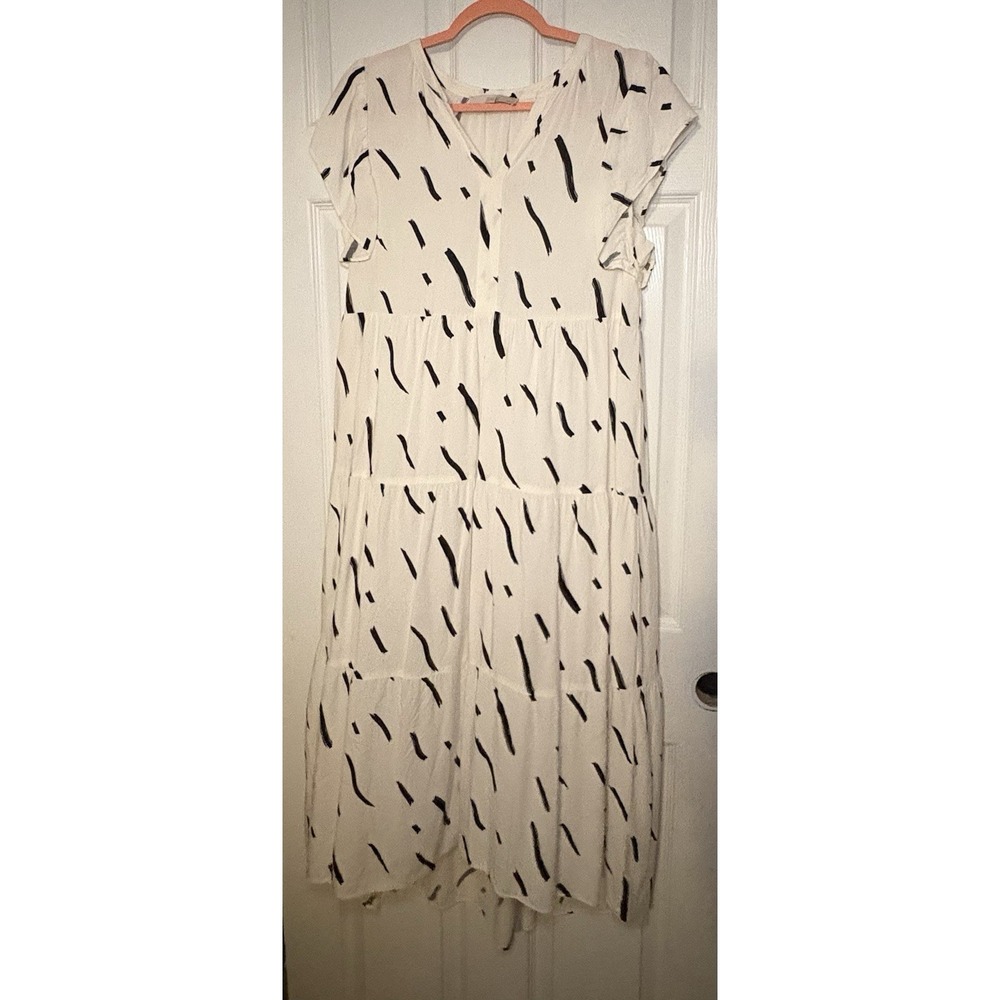 Loft Ivory And Black Brush Stroke Patterned Tiered Dress Size Medium Petite